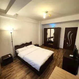Apartment Warm Place In Old Town, Bucharest