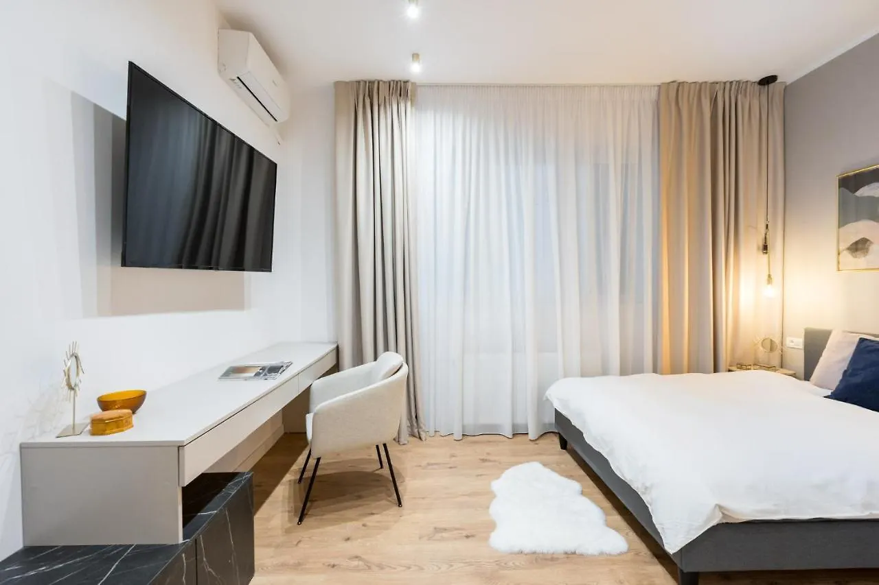Crystal 3Bdr Apartment In Center Bukarest