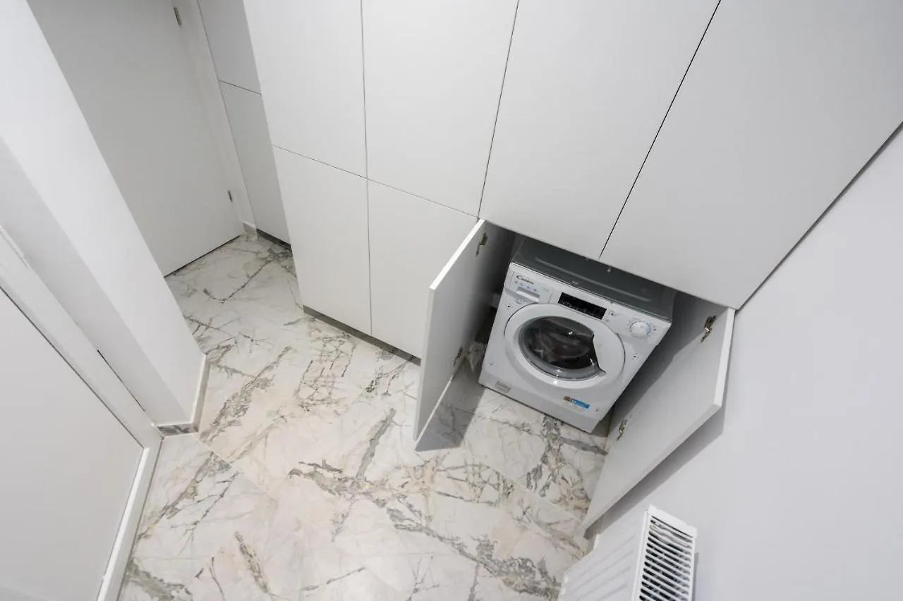 Crystal 3Bdr Apartment In Center Bukarest