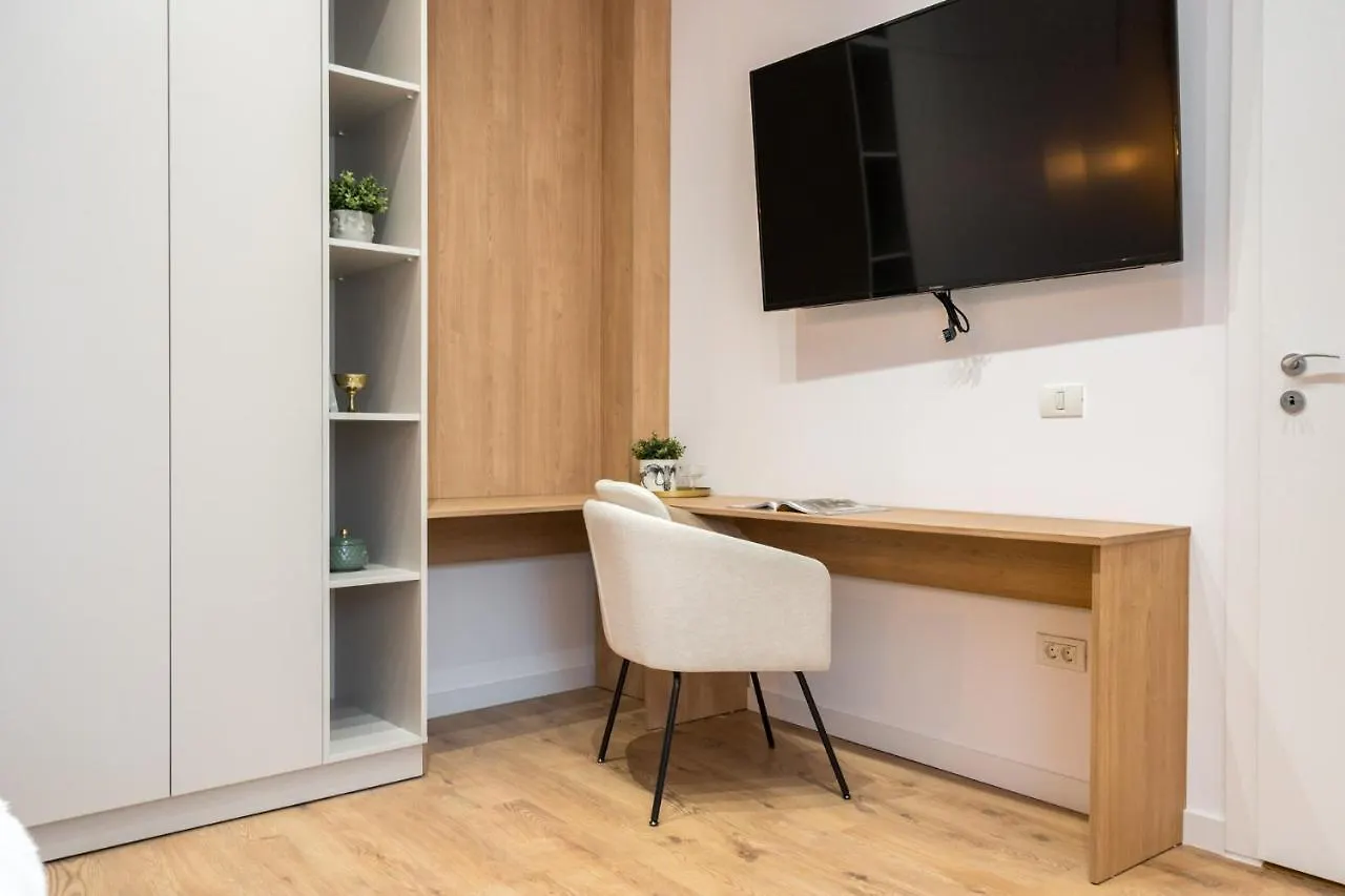 Crystal 3Bdr Apartment In Center Bucharest Romania