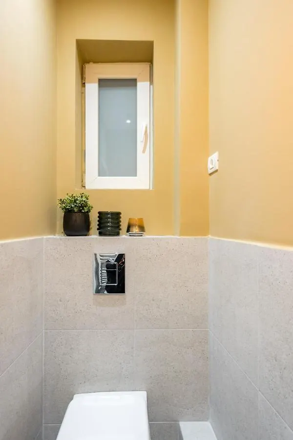 Crystal 3Bdr Apartment In Center Bucharest Romania