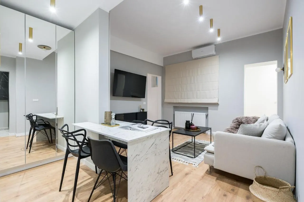 Crystal 3Bdr Apartment In Center Bukarest