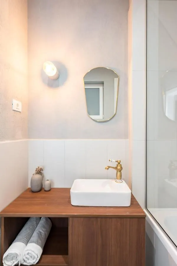 Crystal 3Bdr Apartment In Center Bukarest