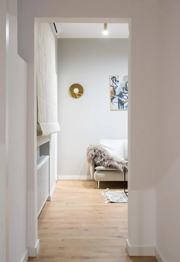 Crystal 3Bdr Apartment In Center Bukarest