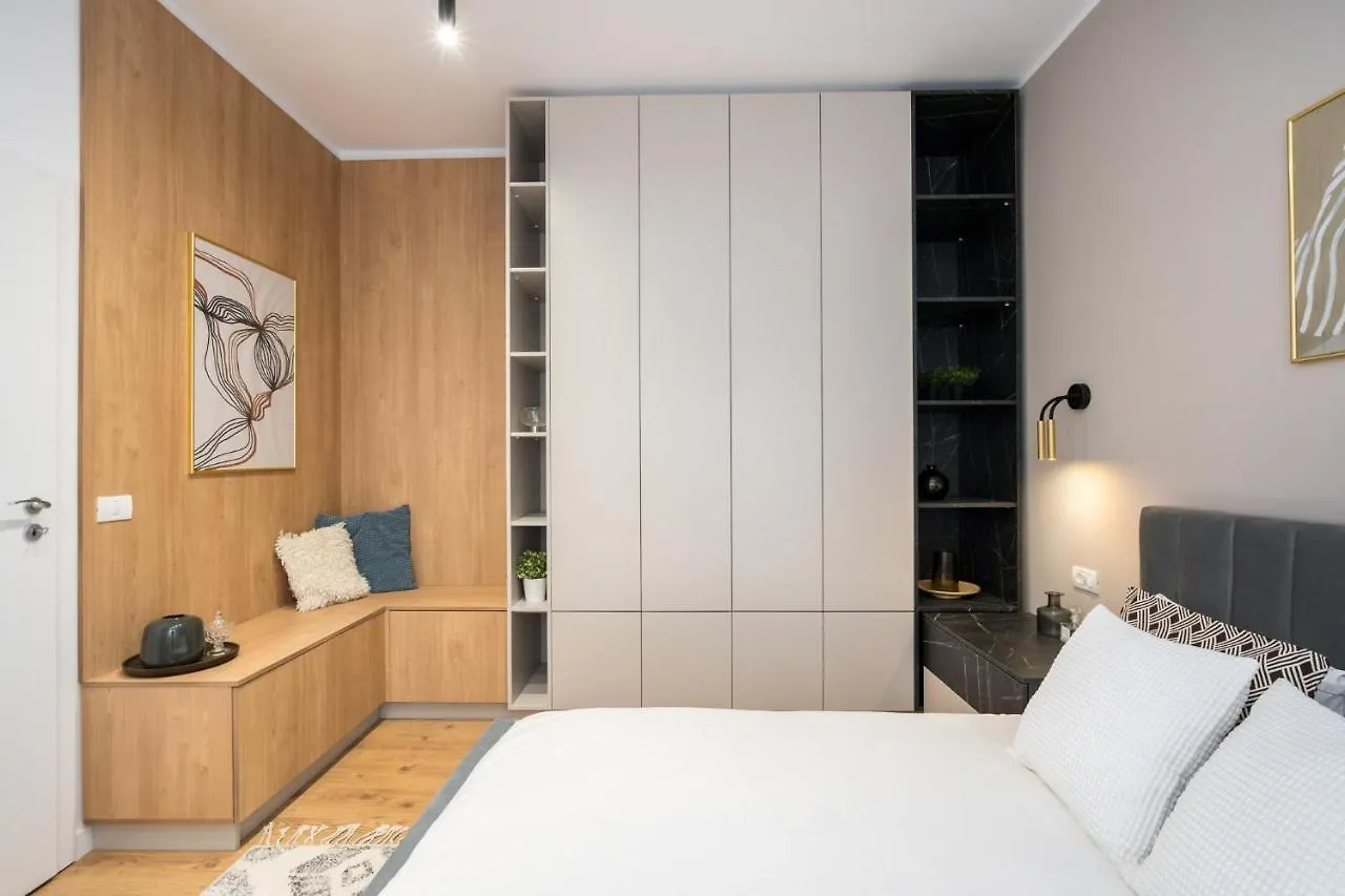 Crystal 3Bdr Apartment In Center Bukarest