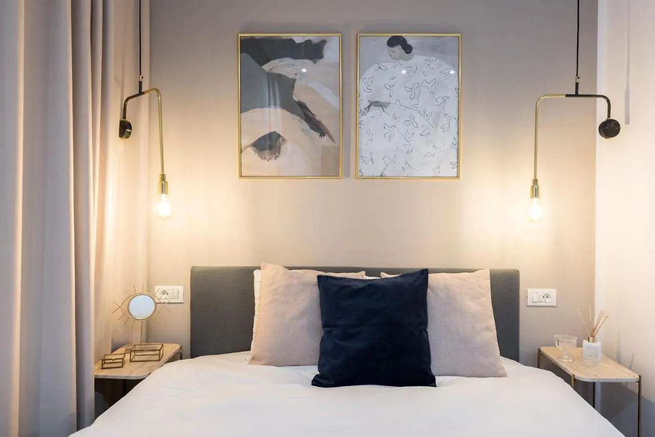 Crystal 3Bdr Apartment In Center Bukarest