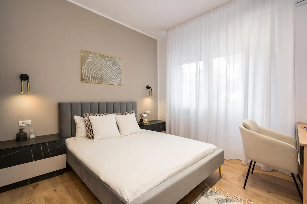 Crystal 3Bdr Apartment In Center Bukarest