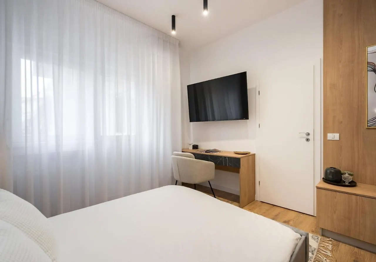 Crystal 3Bdr Apartment In Center Bukarest