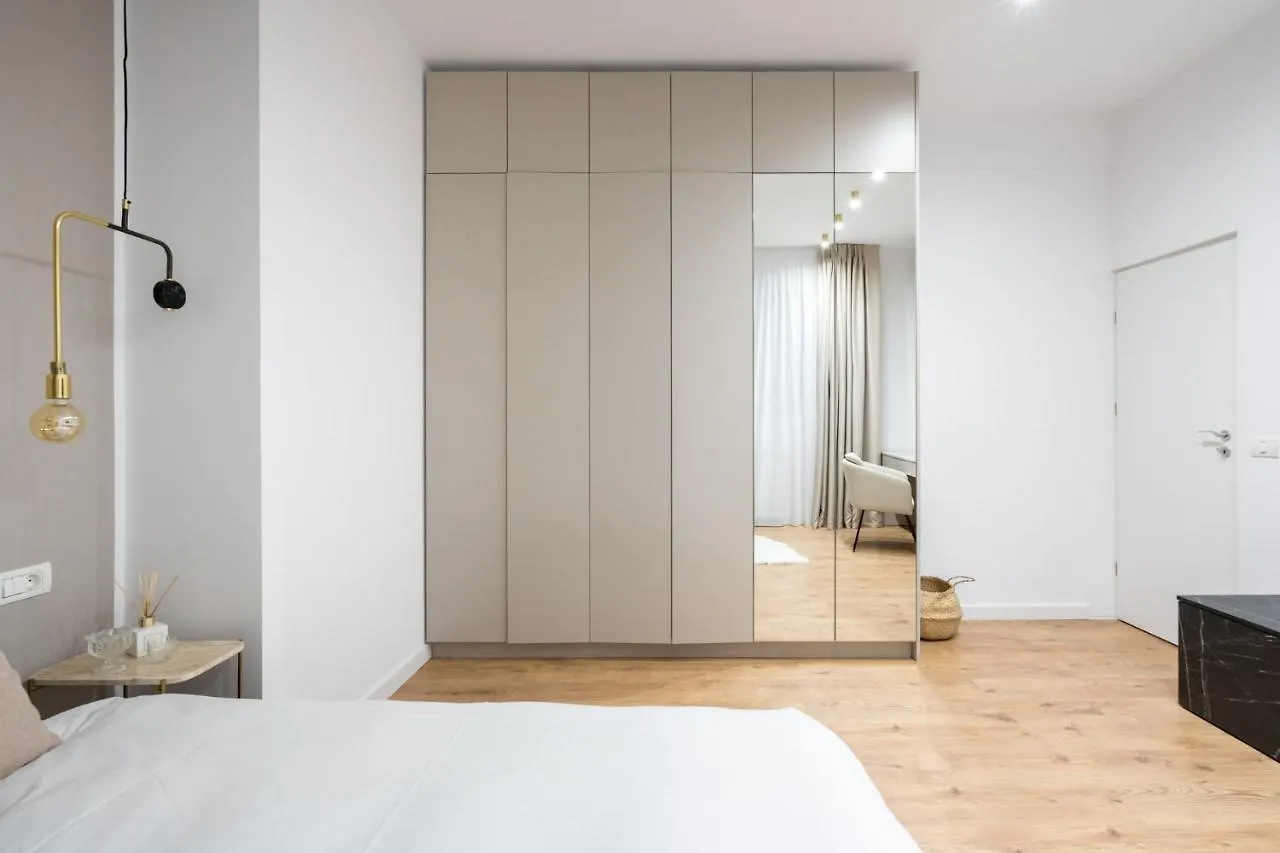 Crystal 3Bdr Apartment In Center Bukarest