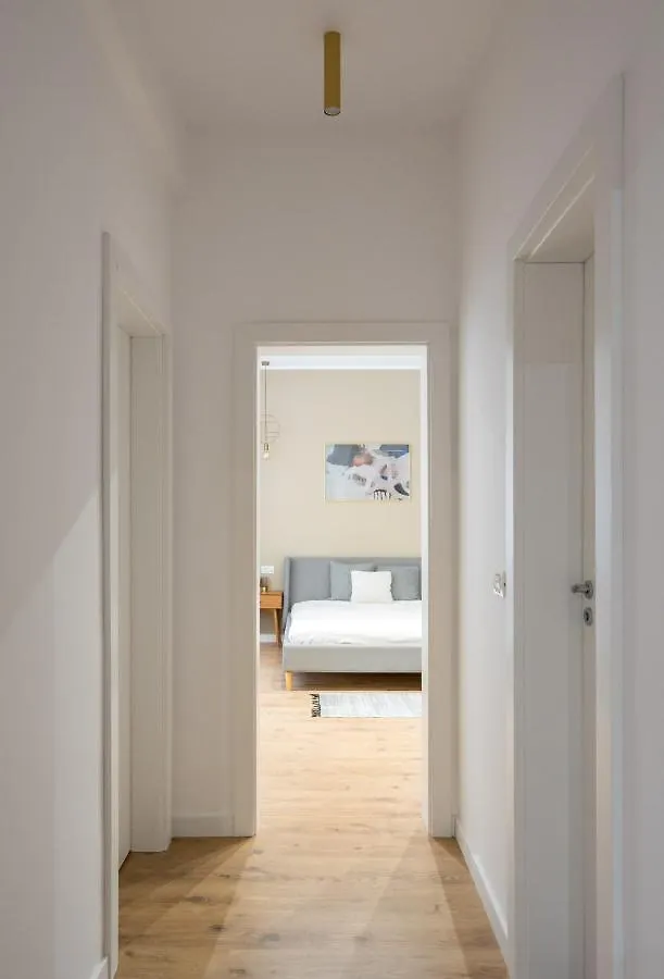 Crystal 3Bdr Apartment In Center Bukarest