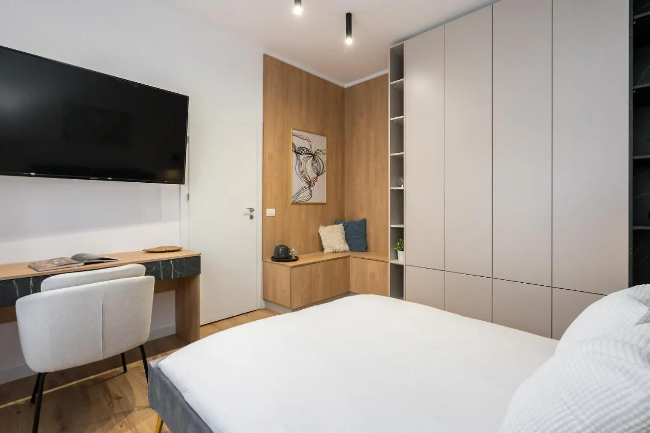 Crystal 3Bdr Apartment In Center Bukarest