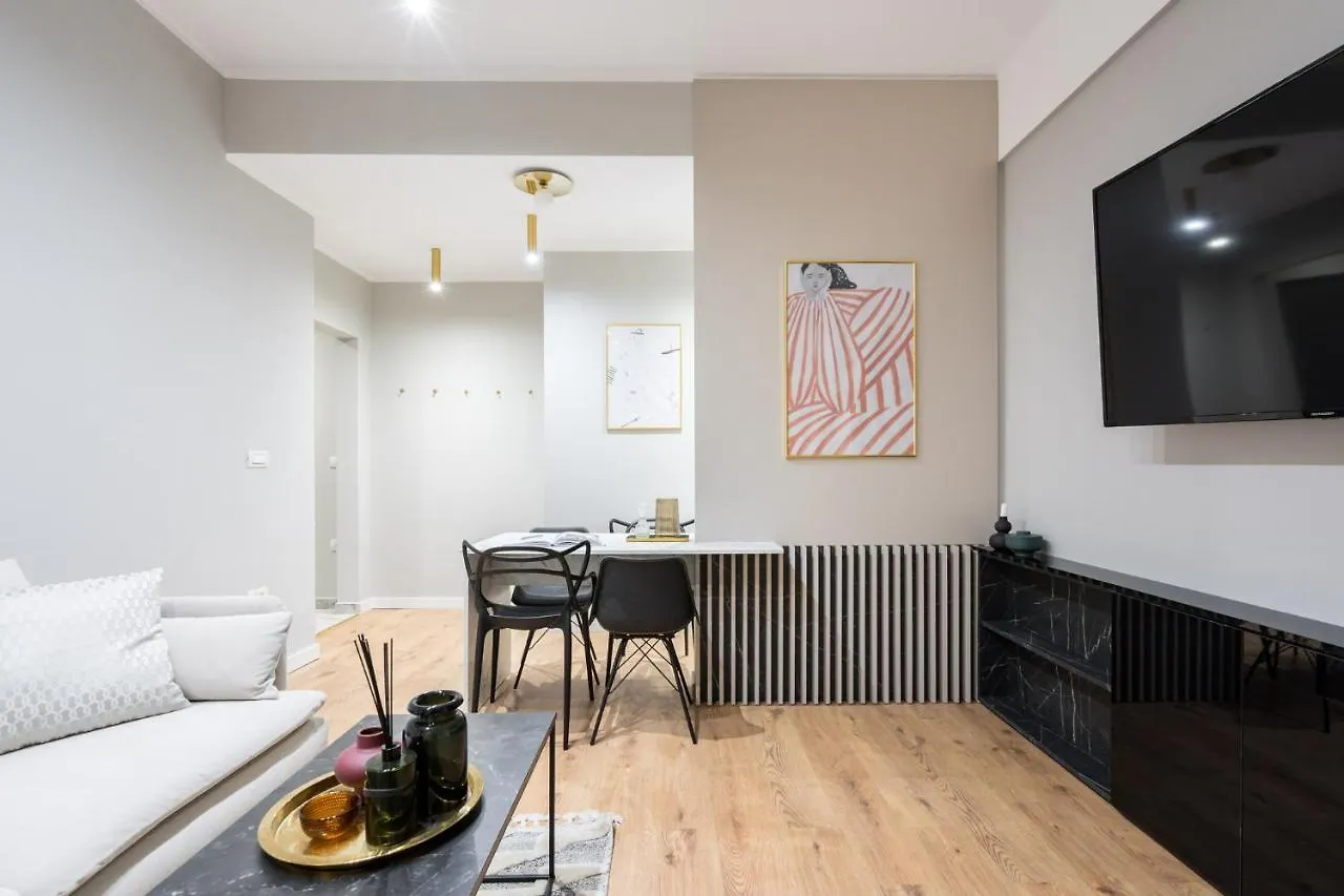 Crystal 3Bdr Apartment In Center Bukarest