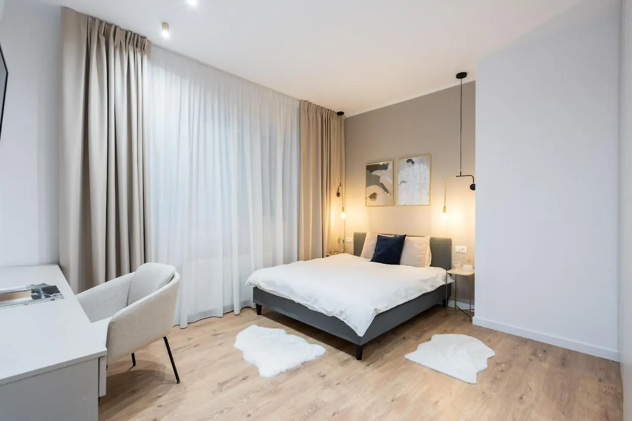 Crystal 3Bdr Apartment In Center Bukarest