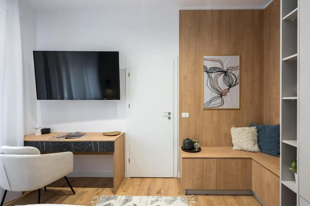 Crystal 3Bdr Apartment In Center Bukarest