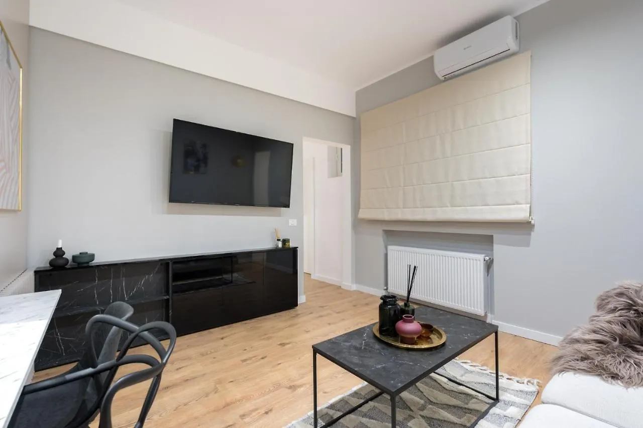 Crystal 3Bdr Apartment In Center Bukarest