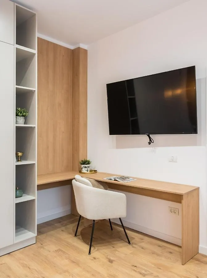 Crystal 3Bdr Apartment In Center Bukarest