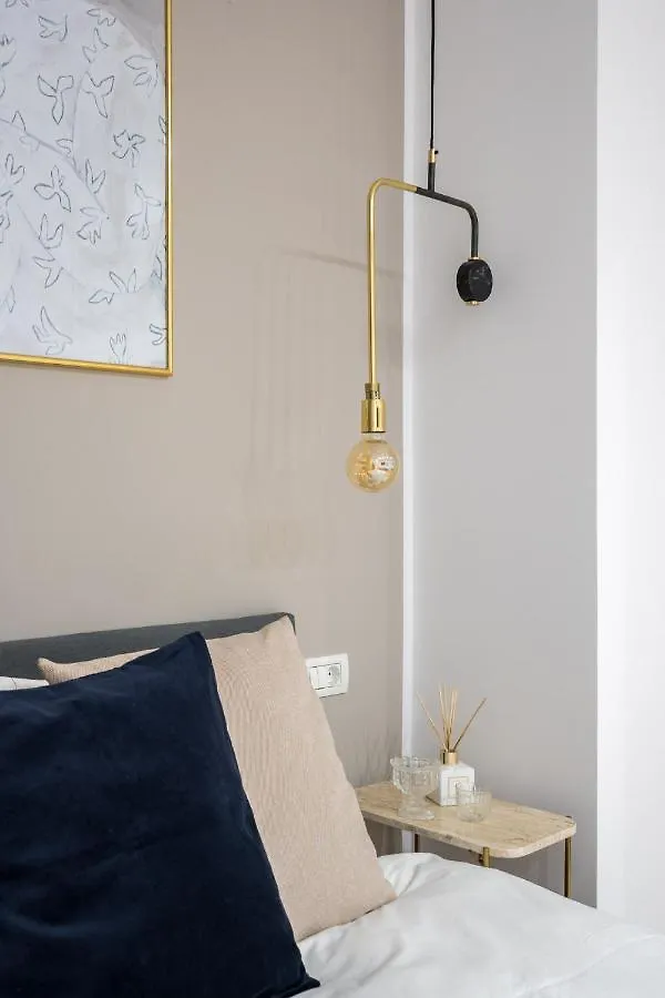 Crystal 3Bdr Apartment In Center Bukarest