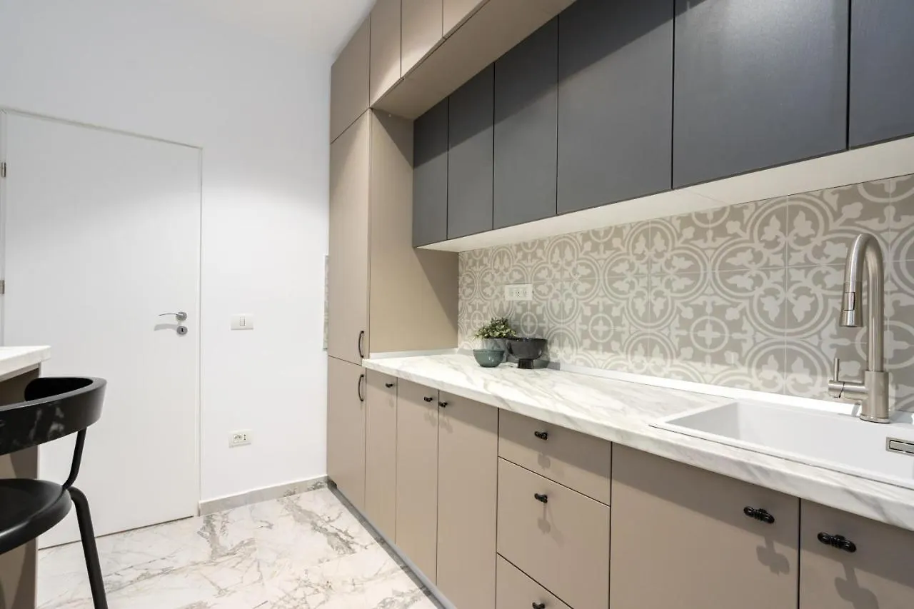 Crystal 3Bdr Apartment In Center Bukarest