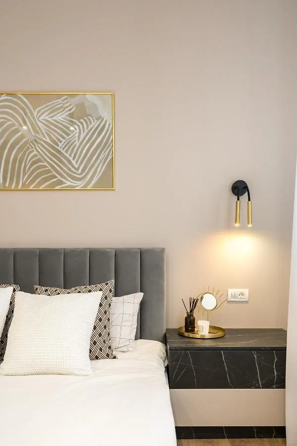 Crystal 3Bdr Apartment In Center Bucareste